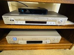 Dvd Player and Vhs Player with Tv Stand