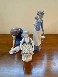 Blue and White Porcelain Figurine Lot