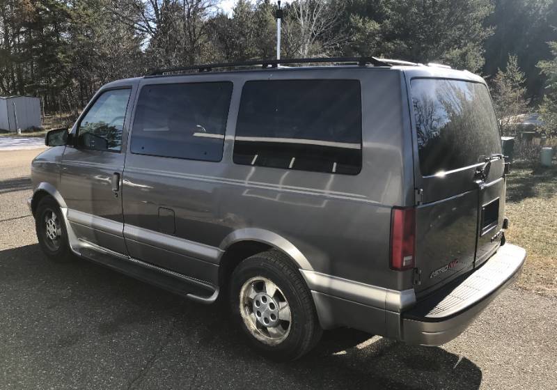 lot 3 image: 2003 Chevy Astro LT AWD