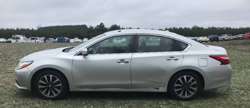 lot 2 image: 2017 Nissan Altima 2.5S