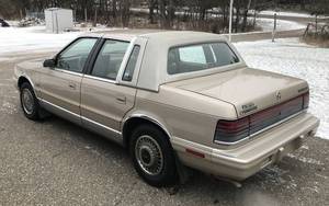 lot 4 image: 1992 Chrysler LeBaron Landau