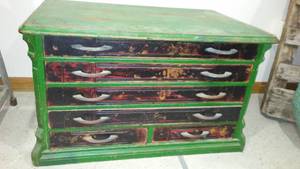 lot 504 image: Vintage 6 Drawer Chest.
