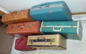 lot 505 image: Vintage Suitcases (6). Taperlite, Towncraft. D Samsonite(2) And More.