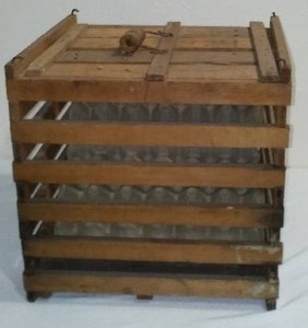 lot 523 image: Vintage Egg Crate.