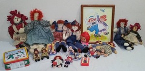 lot 526 image: Raggy Ann And Andy Collection.