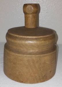 lot 532 image: Antique Wheat Butter Mold.