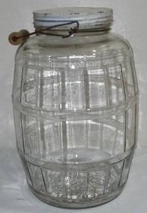lot 540 image: Vintage Duraglas Barrel Keg.