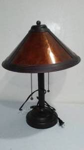 lot 552 image: Side Table Desk Lamp.
