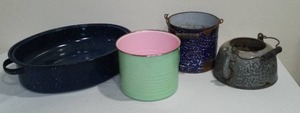 lot 553 image: Enamel Roaster, Pots And Kettle.