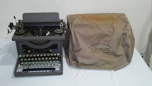 lot 560 image: Vintage Typewriter With Cover