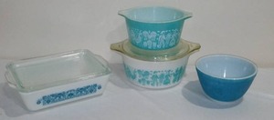 lot 581 image: Vintage Pyrex (4).