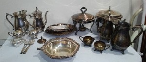lot 590 image: Vintage Silverplated Servers And More.