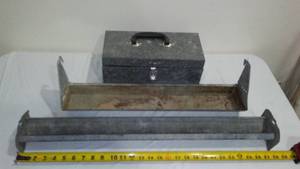 lot 597 image: Metal Toolbox & Feeders.