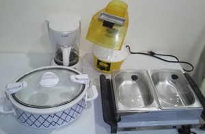 lot 602 image: Kitchen Small Appliances