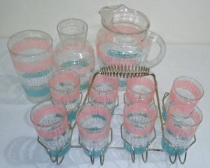 lot 605 image: Vintage Anchor Hocking Pink, Turquoise, White Entertainment Set With Caddy (12 Pc. Set).
