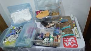 lot 623 image: Crafts - Large Lot