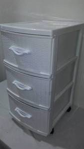 lot 632 image: Rolling 3 Drawer Organizer  With Contents.