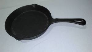 lot 641 image: Cast Skillet 10 inch.