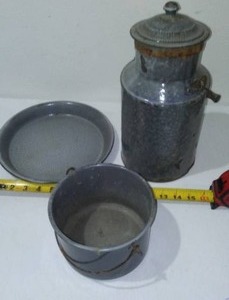 lot 645 image: Vintage enamelware (3) gray.