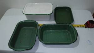 lot 646 image: Vintage enamelware (3) Green.
