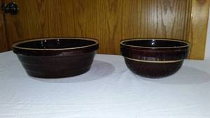 lot 673 image: Brown Stoneware Pottery Bowls. Monmouth