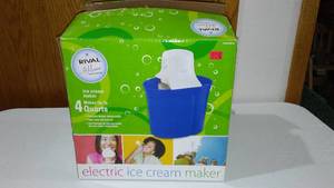 lot 679 image: Rival Electric Ice Cream Maker.