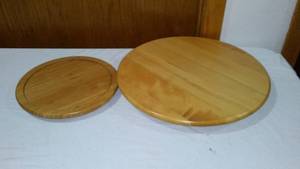 lot 703 image: Wood Lazy Susans (2)
