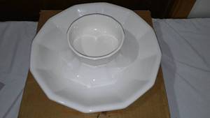 lot 716 image: Pfaltzgraff Heritage Chip And Dip Server.