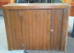 lot 720 image: Vintage Wood Cabinet