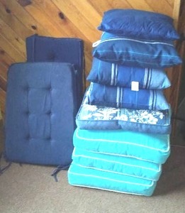 lot 721 image: Outdoor Pillows, Blue(10).