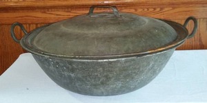 lot 731 image: Vintage Large Metal Bread DoughRiser Bowl, Farmhouse.