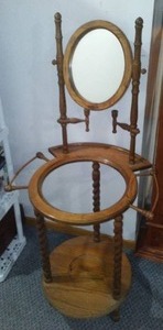 lot 770 image: Wash Stand And Mirror  Oak.