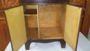 lot 772 image: Nightstand End Table.