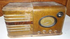 lot 774 image: Vintage Tabletop Radio, New Wiring.