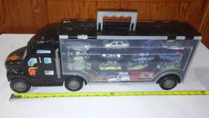 lot 778 image: Hot Wheels Storage Semi With Contents
