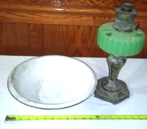 lot 783 image: Vintage Oil Lamp And Enamelware.