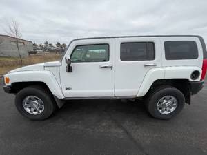 lot 12A image: 2008 Hummer H3 - 4X4 - 2 OWNERS