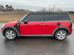 lot 12 image: 2010 Mini Cooper Clubman - MANUAL