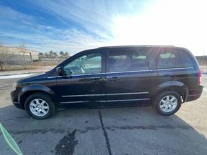 lot 12B image: 2010 Chrysler Town AND Country Touring