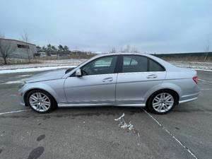 lot 11 image: 2009 Mercedes-benz C-Class C 300 Sport 4Matic - AWD