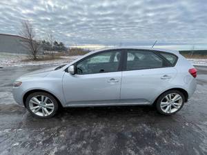 lot 25 image: 2011 Kia Forte5 SX