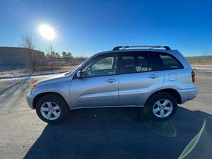 lot 15M image: 2004 Toyota RAV4