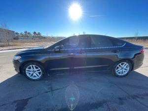 lot 7 image: 2014 Ford Fusion Se
