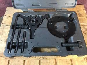 lot 61 image: Harmonic Balancer Puller Kit