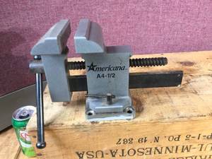 lot 66 image: Americana A 4 12 Bench Vise