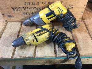 lot 70 image: 2 Dewalt Drills 38 - 12
