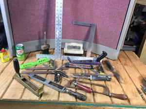 lot 77 image: Carpentry Tools - Squares - Levels - Saws