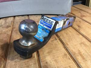 lot 85 image: Reese 2 Drop Receiver Hitch