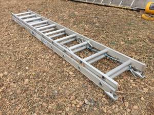 lot 4 image: Werner Job Master 20 Ft. Extension Ladder