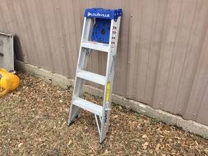 lot 5 image: Louisville 4 Ft. Aluminum Step Ladder